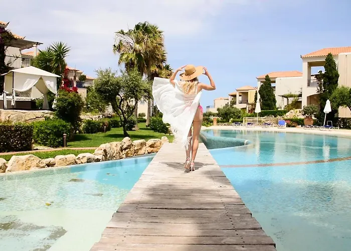 Cassiopeia 3-Bedroom House On The Beach With Pool